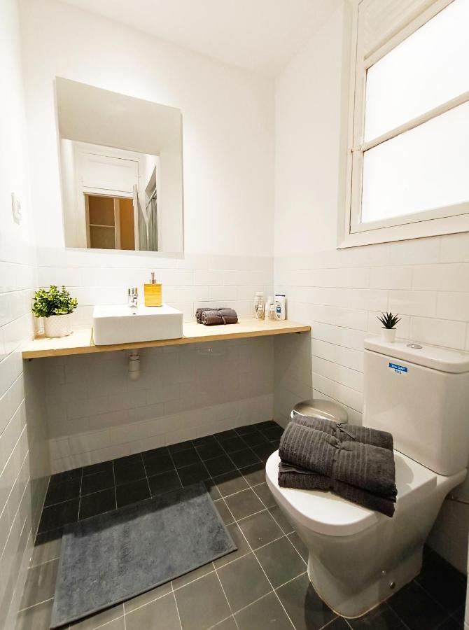 By Plaza Catalunya Rooms Barcelona Ngoại thất bức ảnh