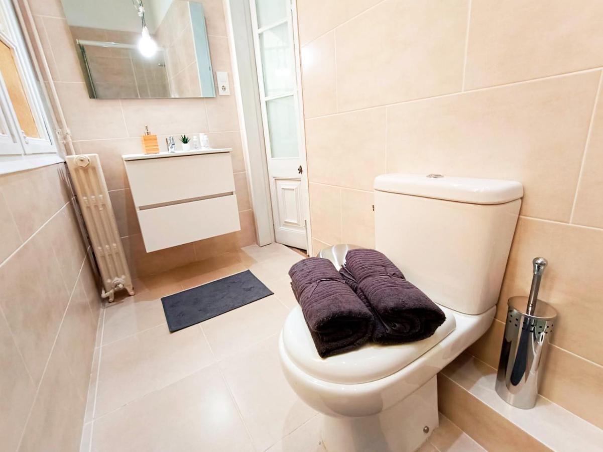 By Plaza Catalunya Rooms Barcelona Ngoại thất bức ảnh