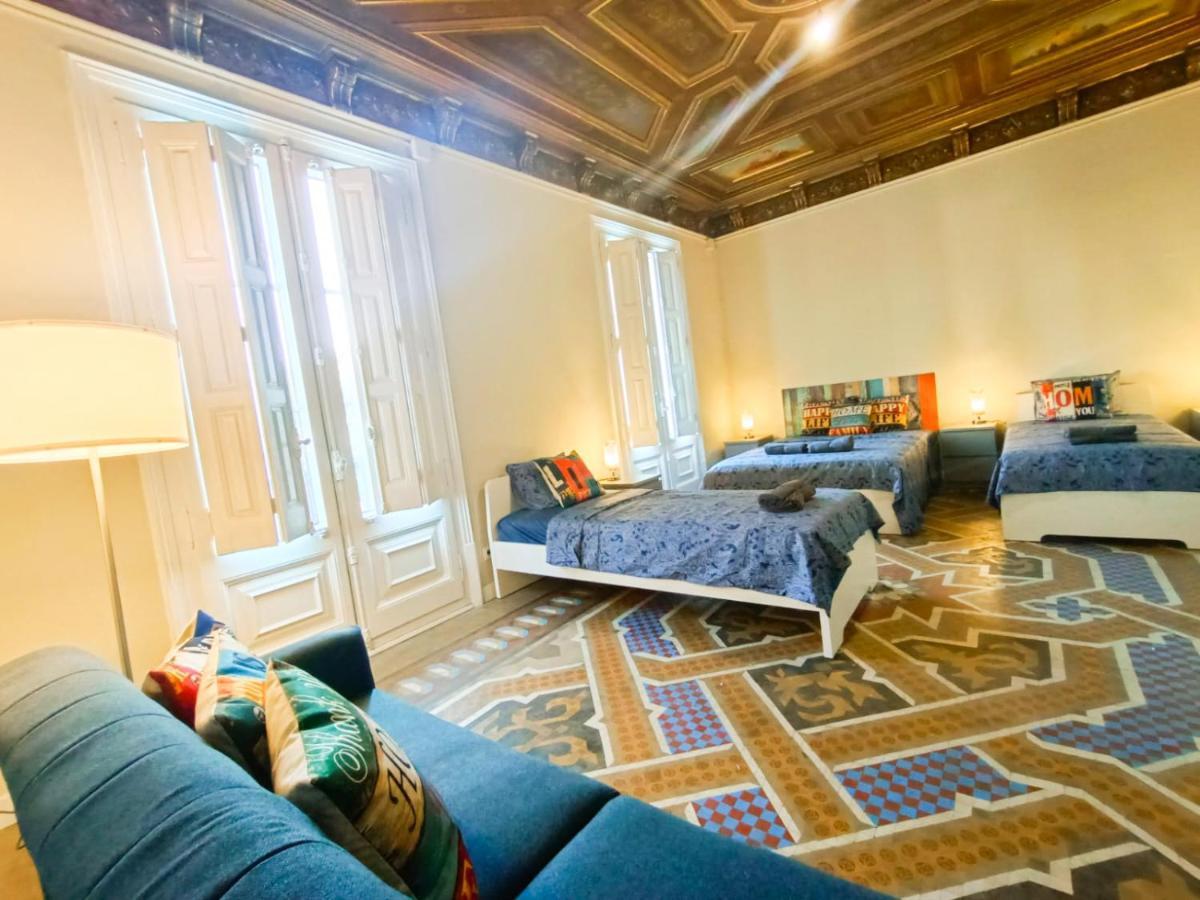 By Plaza Catalunya Rooms Barcelona Ngoại thất bức ảnh
