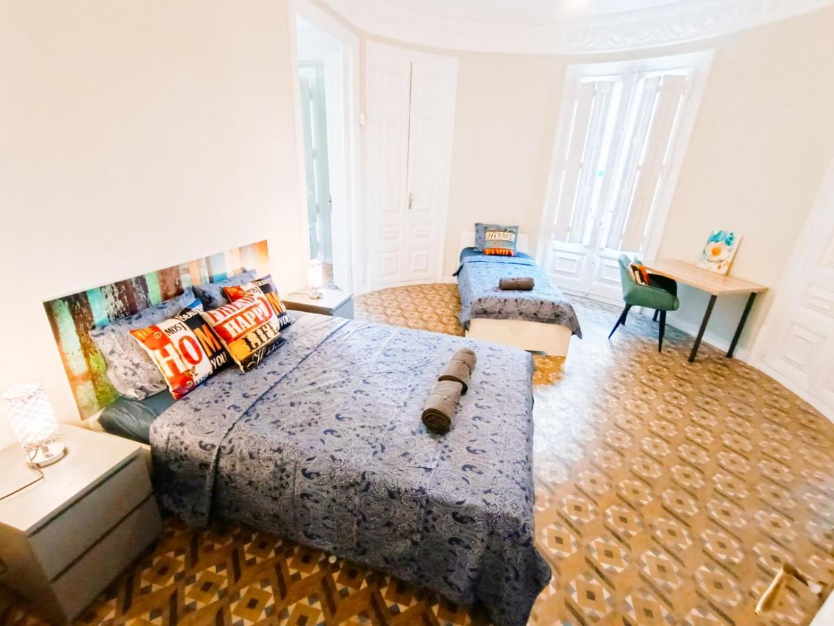By Plaza Catalunya Rooms Barcelona Ngoại thất bức ảnh