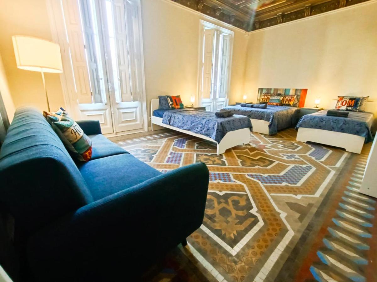 By Plaza Catalunya Rooms Barcelona Ngoại thất bức ảnh